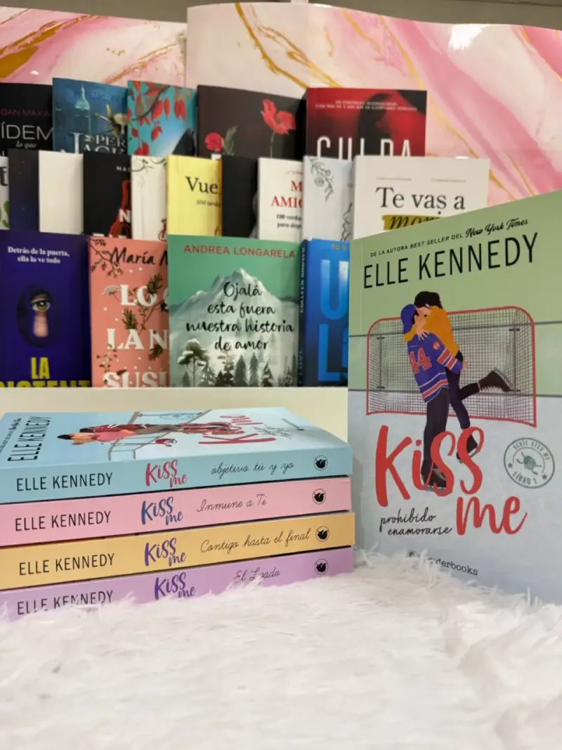 Saga de libros Kiss Me de Elle Kennedy - 5