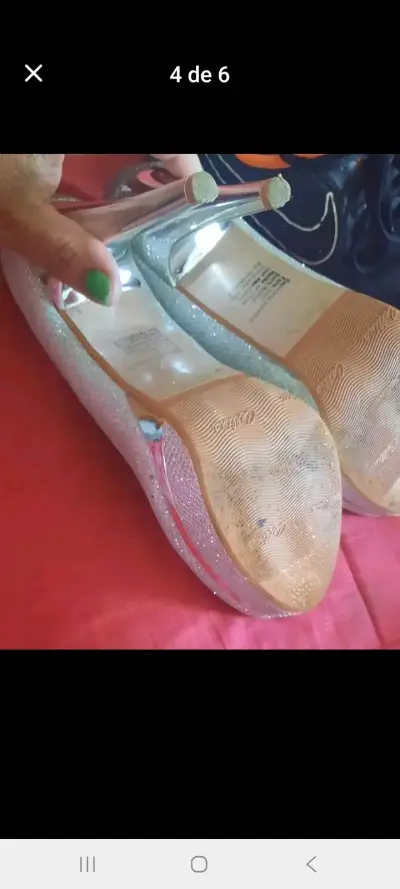 Zapatos de tacón alto plateados brillantes - miniatura 1