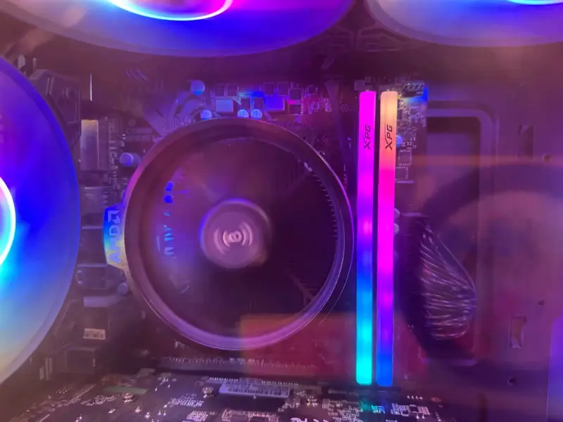 PC Gamer con Tarjeta Gráfica GeForce GTX y RGB - 3