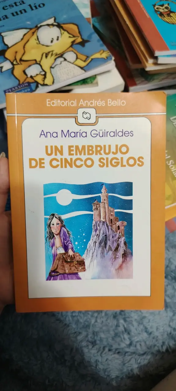 Libro 'Un Embrujo de Cinco Siglos' de Ana María Güiraldes - 1
