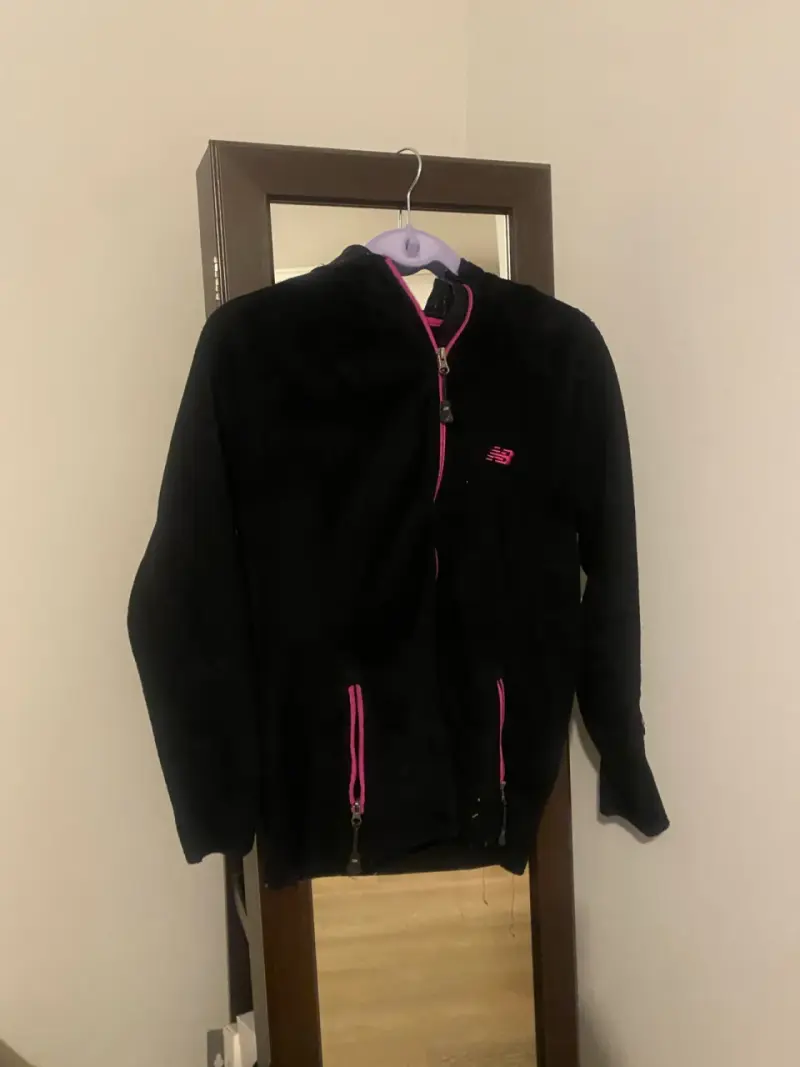 Chaqueta polar negra con capucha para mujer - 2