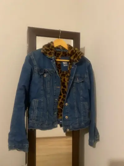 Chaqueta de mezclilla con forro de leopardo - miniatura 2