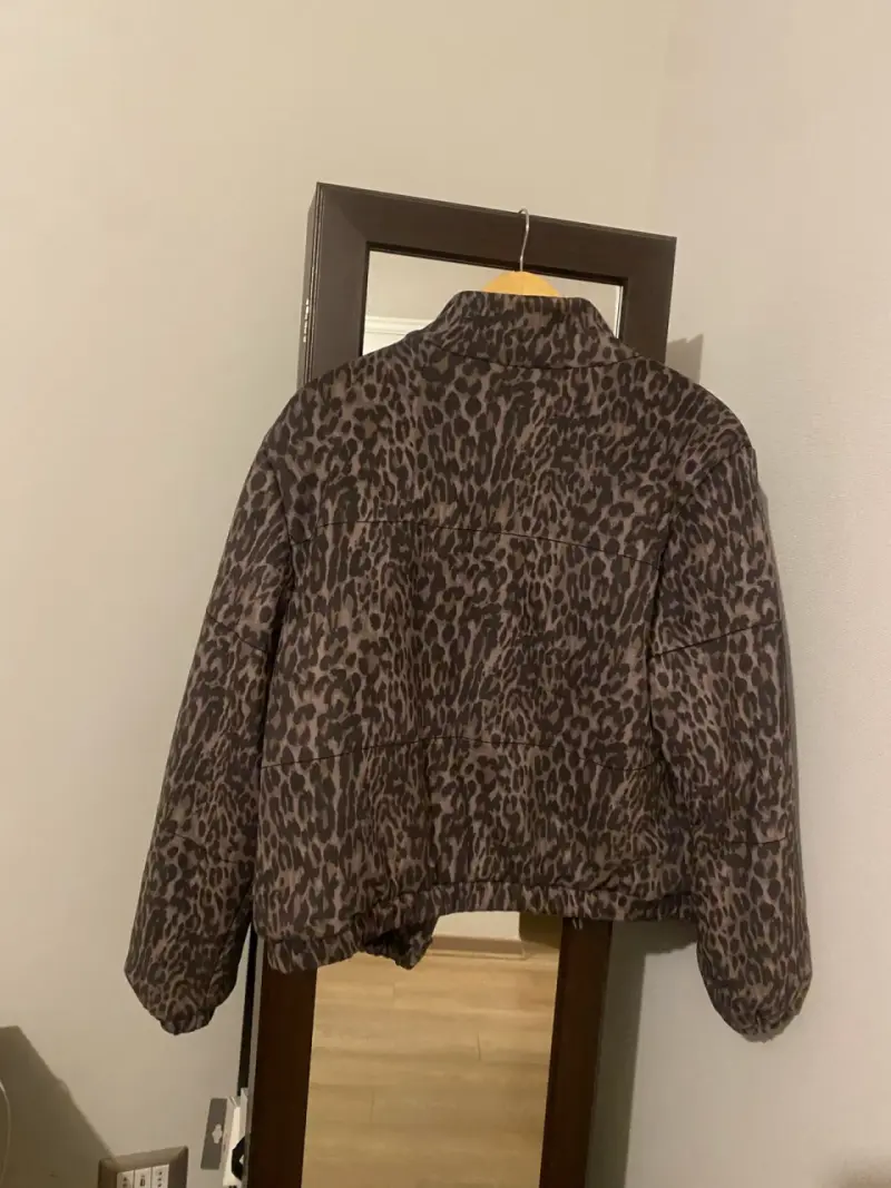 Chaqueta de mujer con estampado animal print - 1