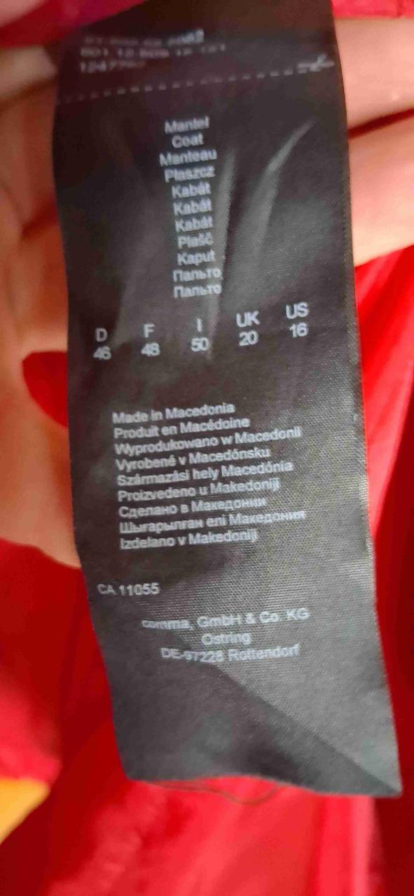 Abrigo rojo talla 46 hecho en Macedonia - 1