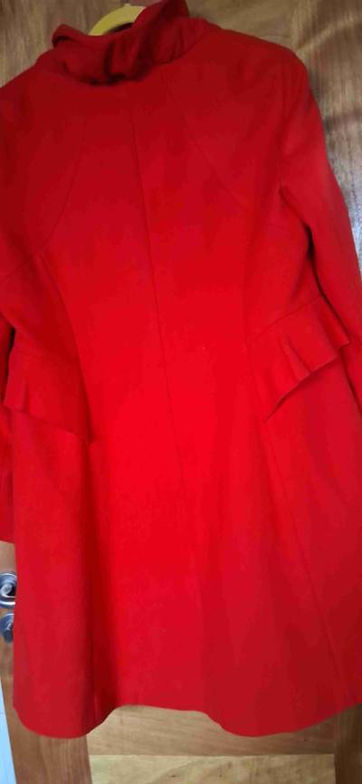 Abrigo rojo talla 46 hecho en Macedonia - miniatura 2