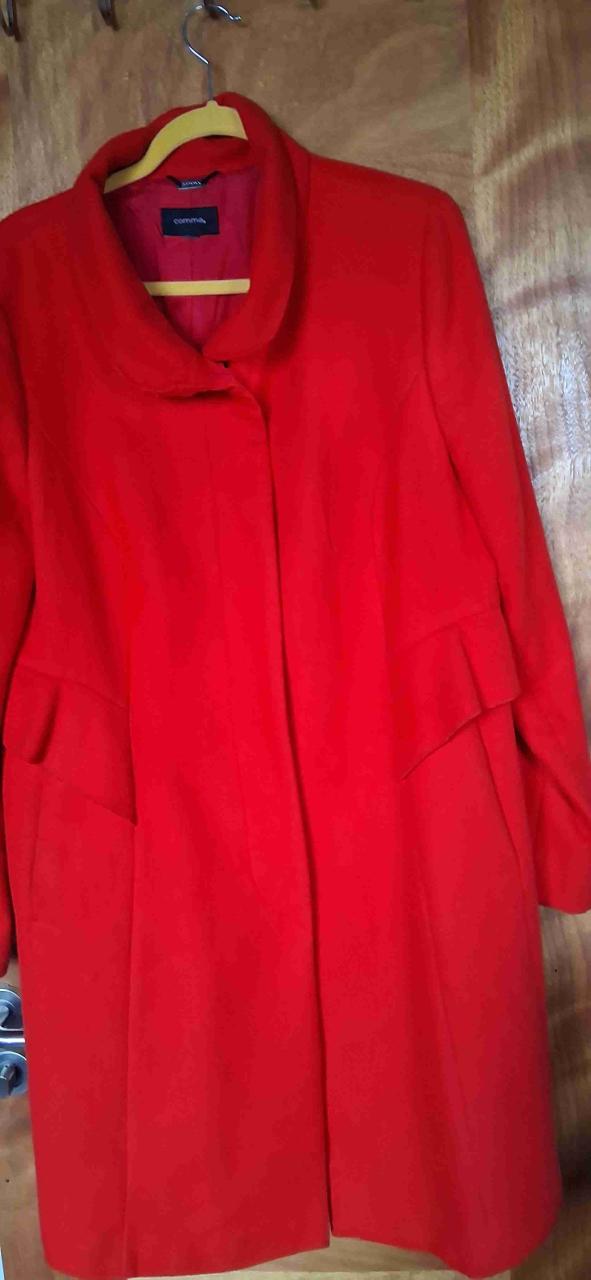 Abrigo rojo talla 46 hecho en Macedonia - 4
