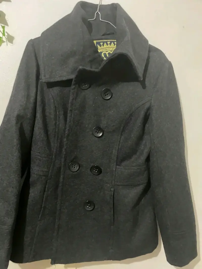Abrigo negro Charlotte Russe talla S - 2
