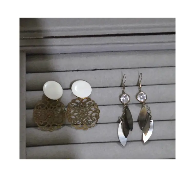 Set de Aros Elegantes en Metal y Cristal - 1