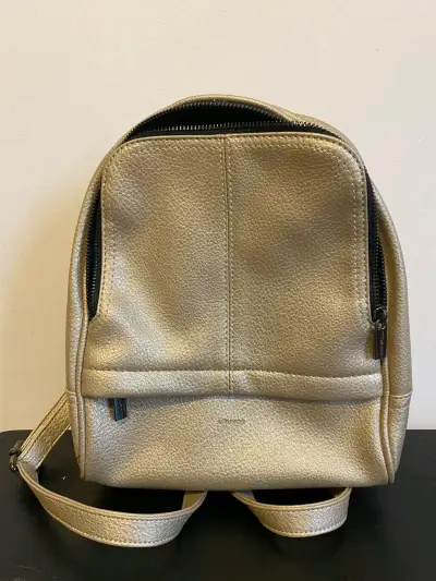 Mochila dorada de cuero sintético - miniatura 1
