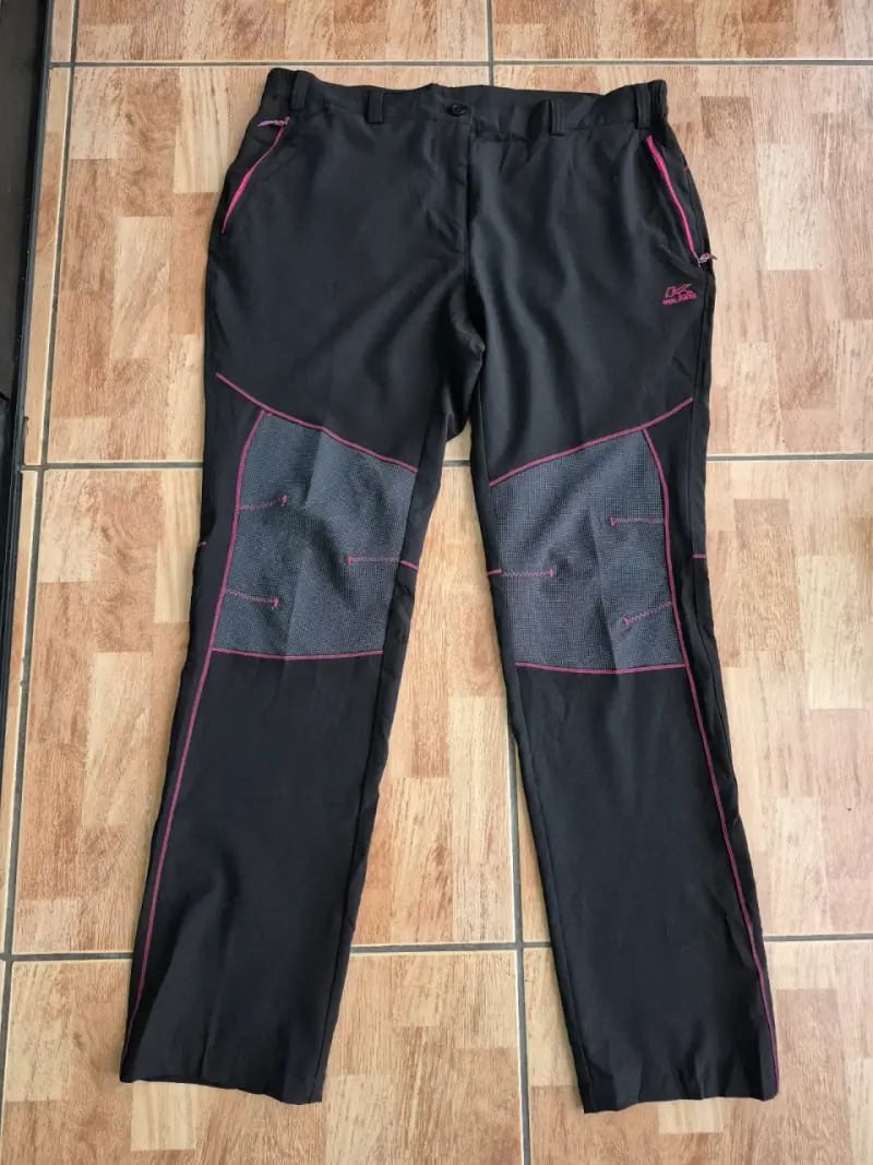 Pantalones de trekking Kolping negros con detalles rosados - 1