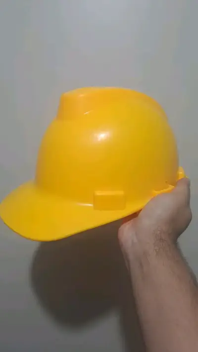 Casco de seguridad amarillo para electricista - miniatura 1