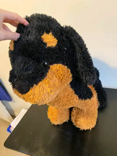 Peluche de perro grande negro y naranja - miniatura 1