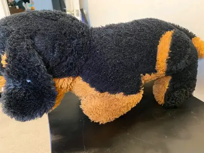 Peluche de perro grande negro y naranja - miniatura 2