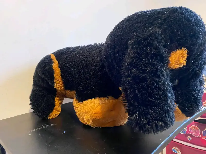 Peluche de perro grande negro y naranja - 3