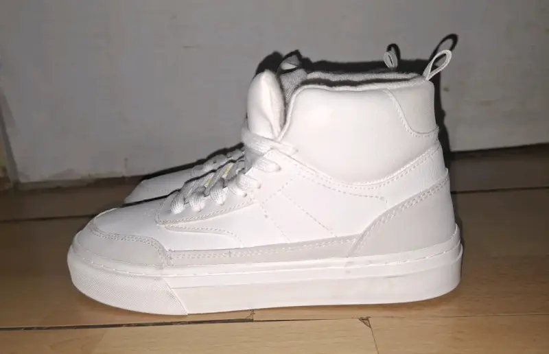 Zapatillas Zara blancas de caña alta para niño - 3