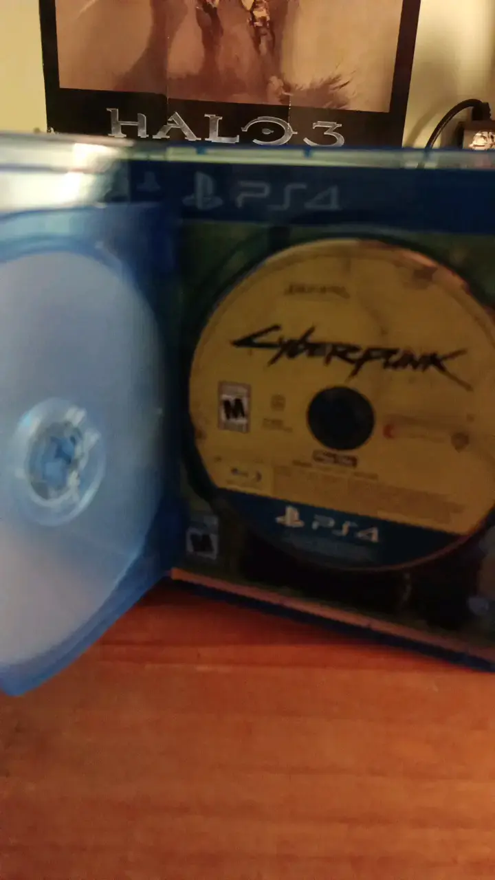 Cyberpunk 2077 en buen estado - 3