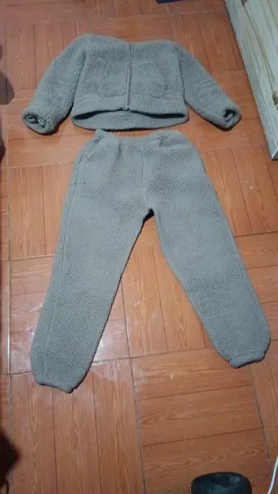 Conjunto de Pijama Polar Beige para Mujer - miniatura 1