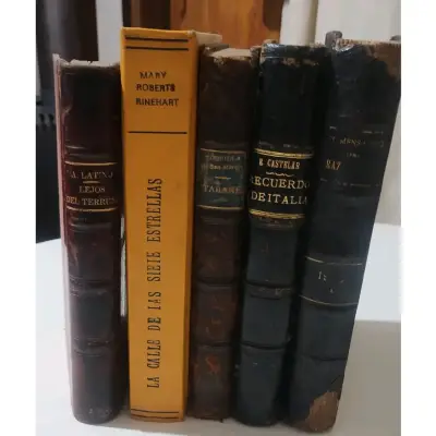 Colección de libros antiguos variados - miniatura 1