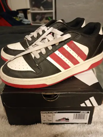 Zapatillas deportivas Adidas Break Start J negras y rojas - miniatura 1