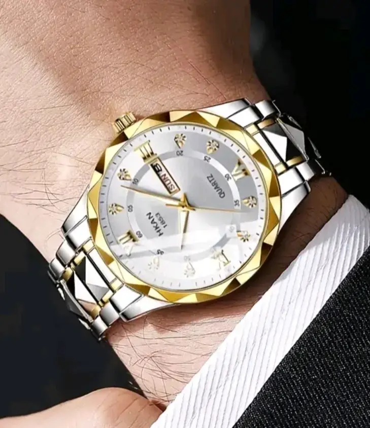 Reloj de Pulsera Plateado y Dorado con Cristales - 2