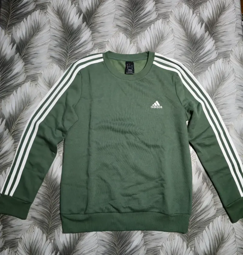 Polerón verde Adidas con franjas blancas - 1