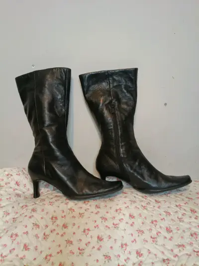 Botas de cuero negro con taco alto para mujer - miniatura 1