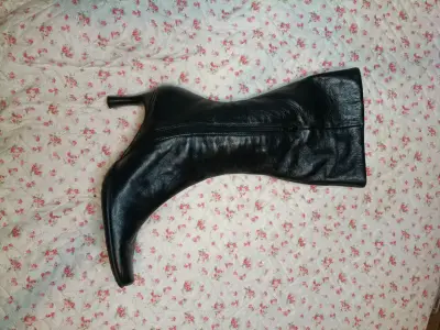 Botas de cuero negro con taco alto para mujer - miniatura 2