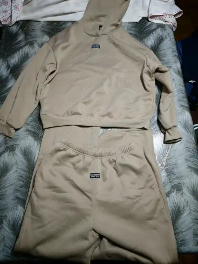 Conjunto deportivo beige con capucha California - miniatura 1