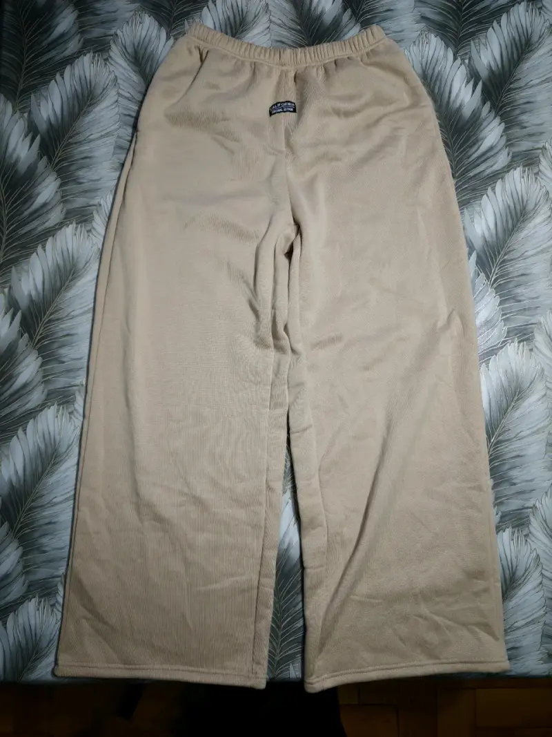 Conjunto deportivo beige con capucha California - 3