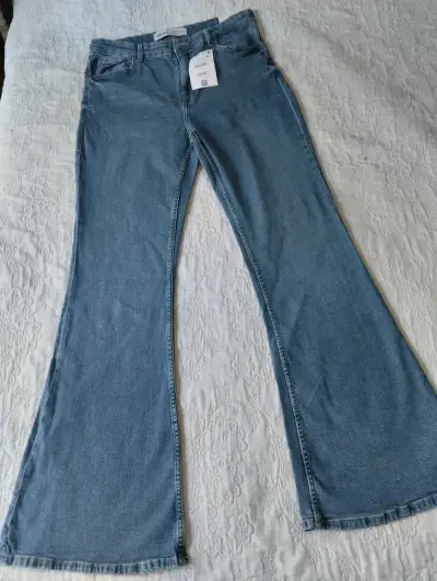 Jeans Flare  BERSHKA - miniatura 1