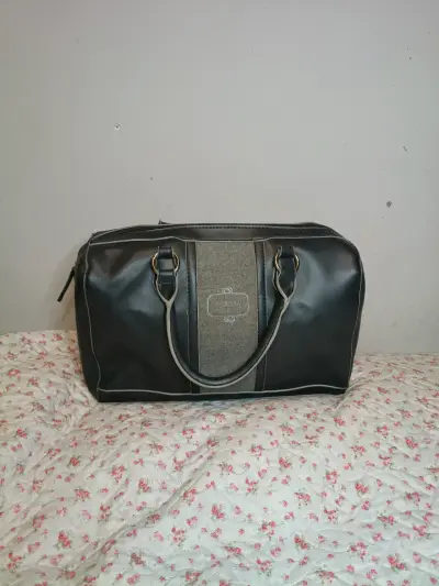 Bolso de mano negro elegante Carpisa - miniatura 1