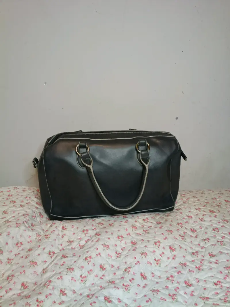 Bolso de mano negro elegante Carpisa - 2