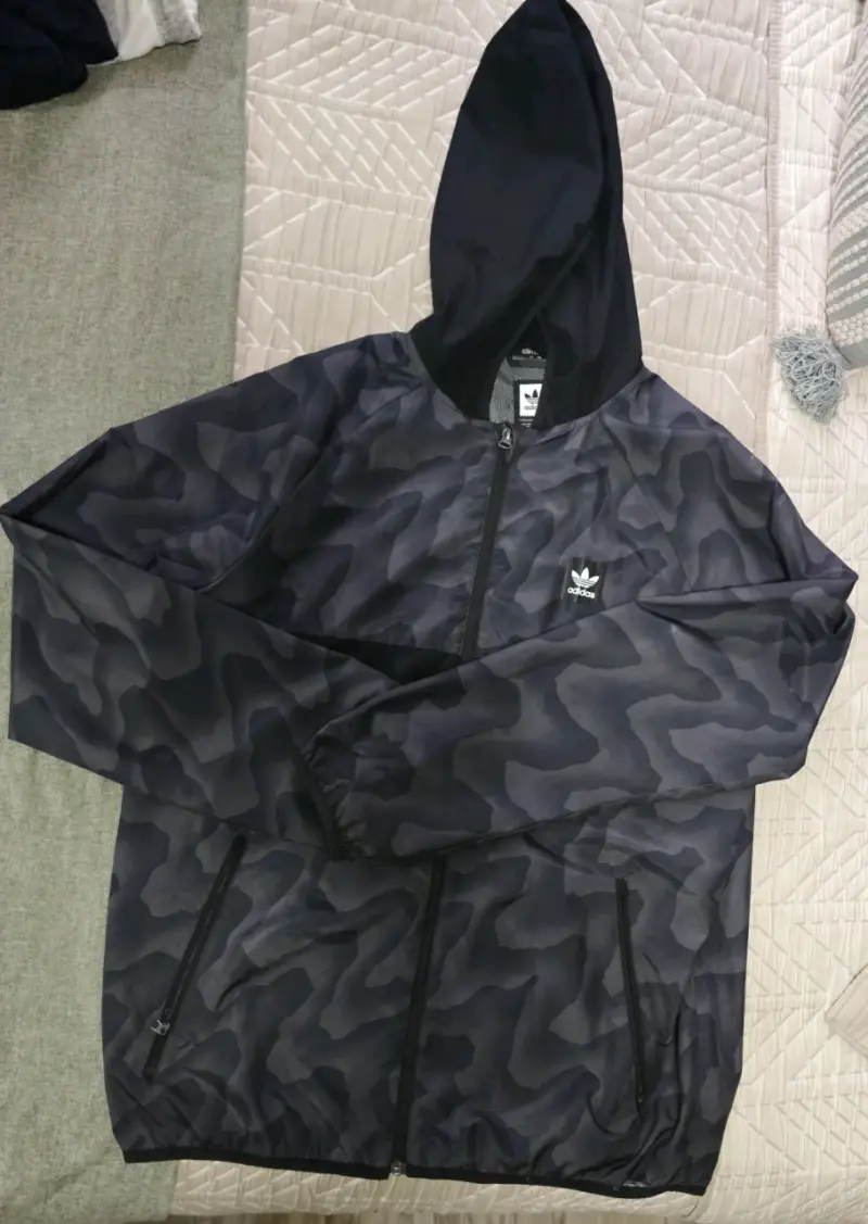 Chaqueta con capucha camuflada Adidas - 1