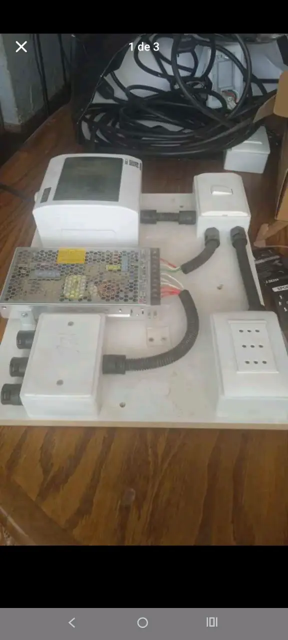 Sistema de control eléctrico con componentes variados