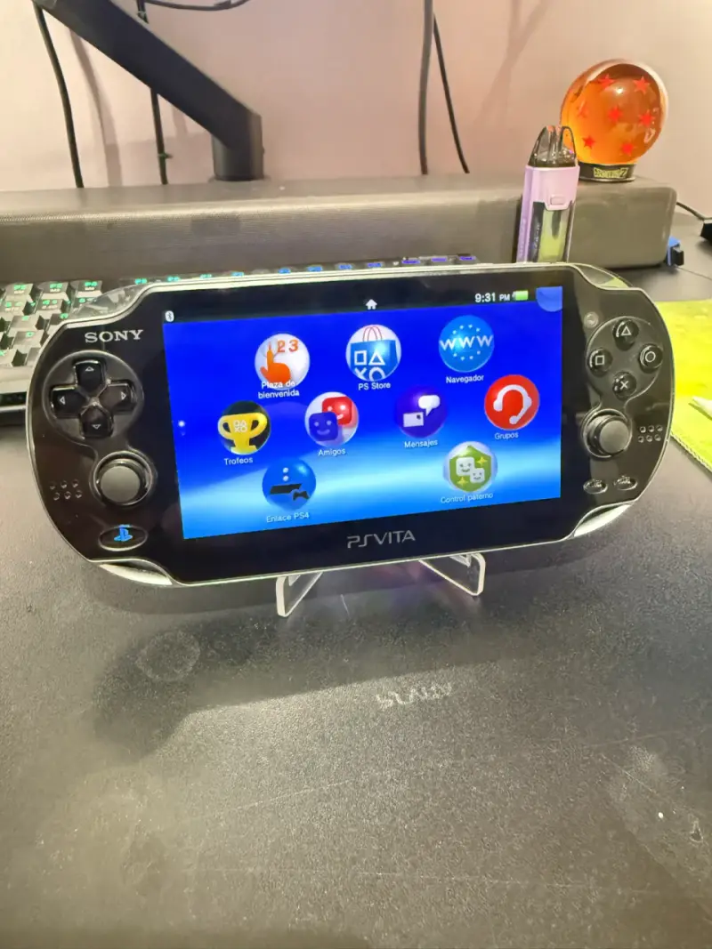 Consola portátil Sony PS Vita con cargador - 1