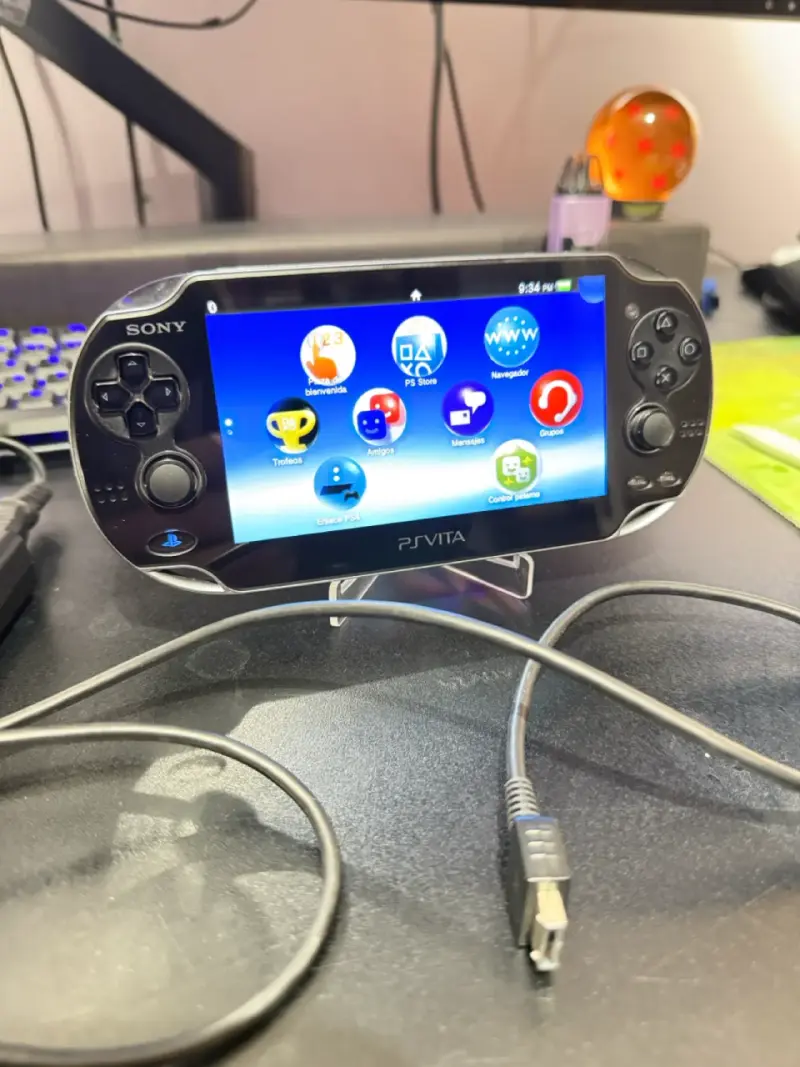 Consola portátil Sony PS Vita con cargador - 6