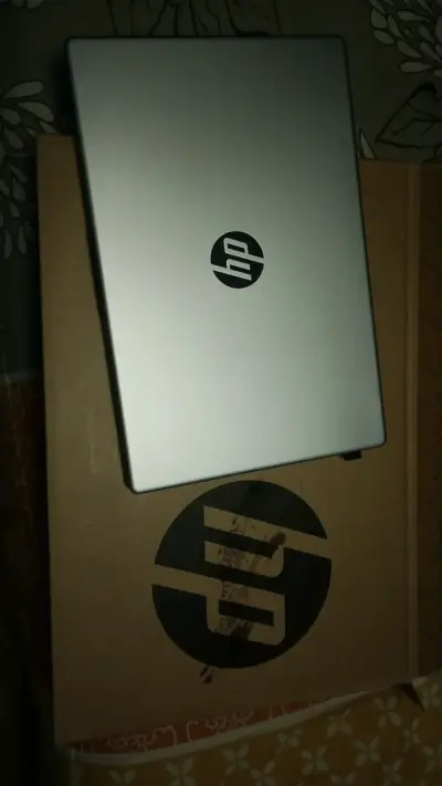 Laptop HP 14-ep0130la Core i3 8GB 512GB SSD - miniatura 2