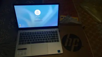 Laptop HP 14-ep0130la Core i3 8GB 512GB SSD - miniatura 3