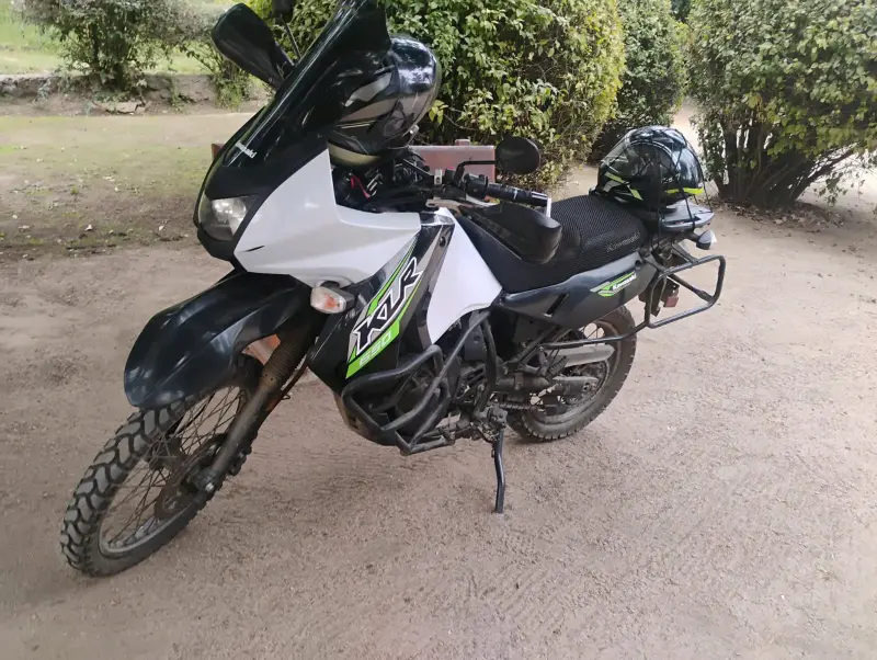Moto Kawasaki KLR 650 2016 en buen estado - 3