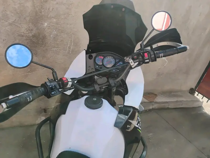 Moto Kawasaki KLR 650 2016 en buen estado - 5