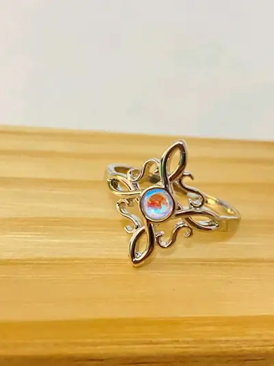 Anillo baño plata  con diseño floral y piedra azul - miniatura 1