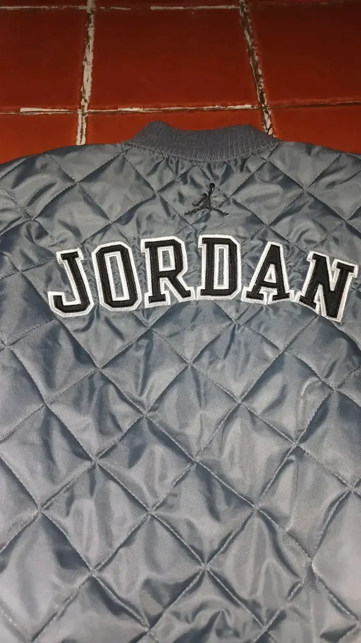 Chaqueta acolchada Jordan gris para hombre - 3