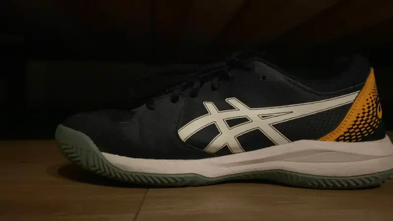 Zapatillas deportivas Asics negras y naranjas - 1