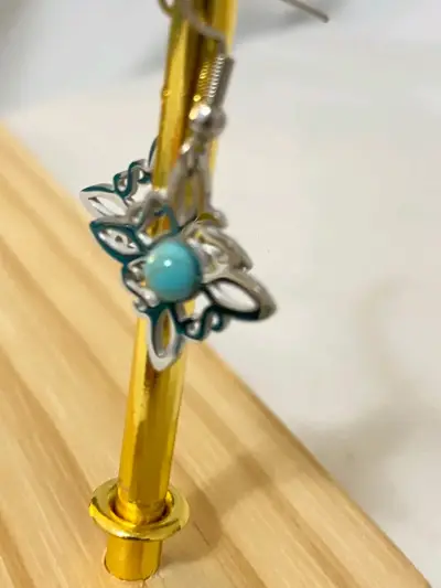 Aros colgantes  con piedra turquesa - miniatura 2