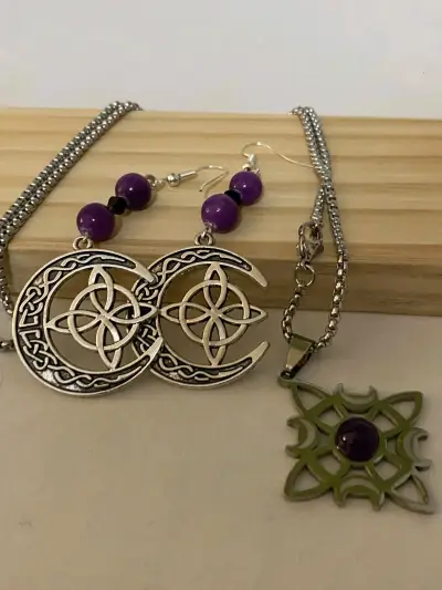 Conjunto de joyería celta con piedras moradas - miniatura 2