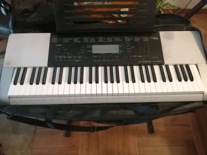 Teclado Casio CTK-4200 con soporte Quiklok - 1