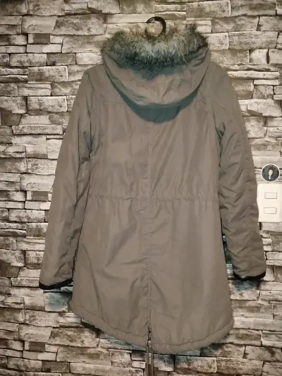 Parka de mujer con capucha de piel sintética - miniatura 2