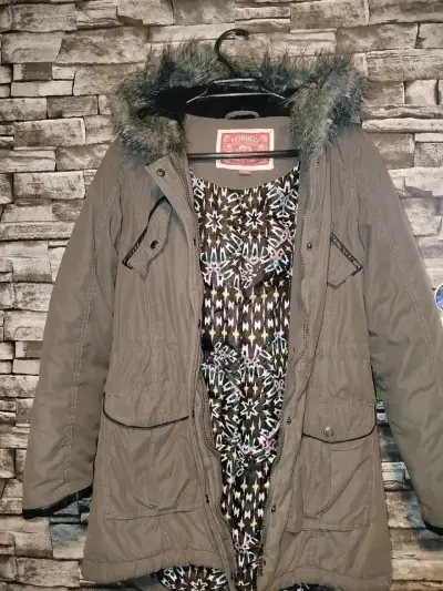Parka de mujer con capucha de piel sintética - miniatura 3