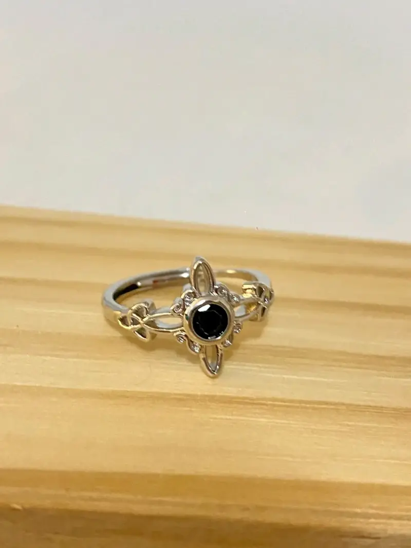 Anillo con piedra negra elegante - 1