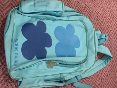 Mochila azul Agatha Ruiz de la Prada con diseño floral - miniatura 1